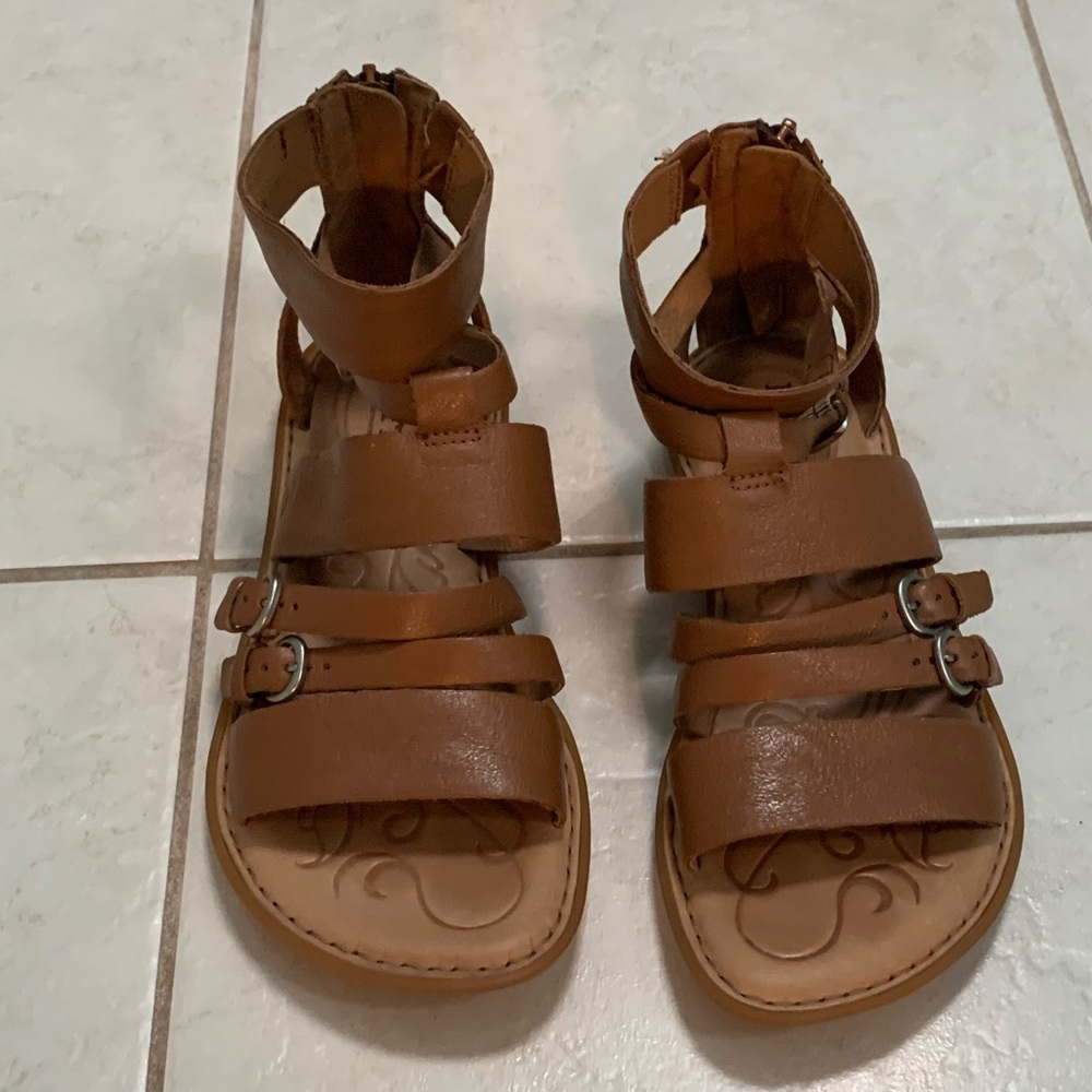 Born women’s light  brown Size 7 Luci gladiator sandals